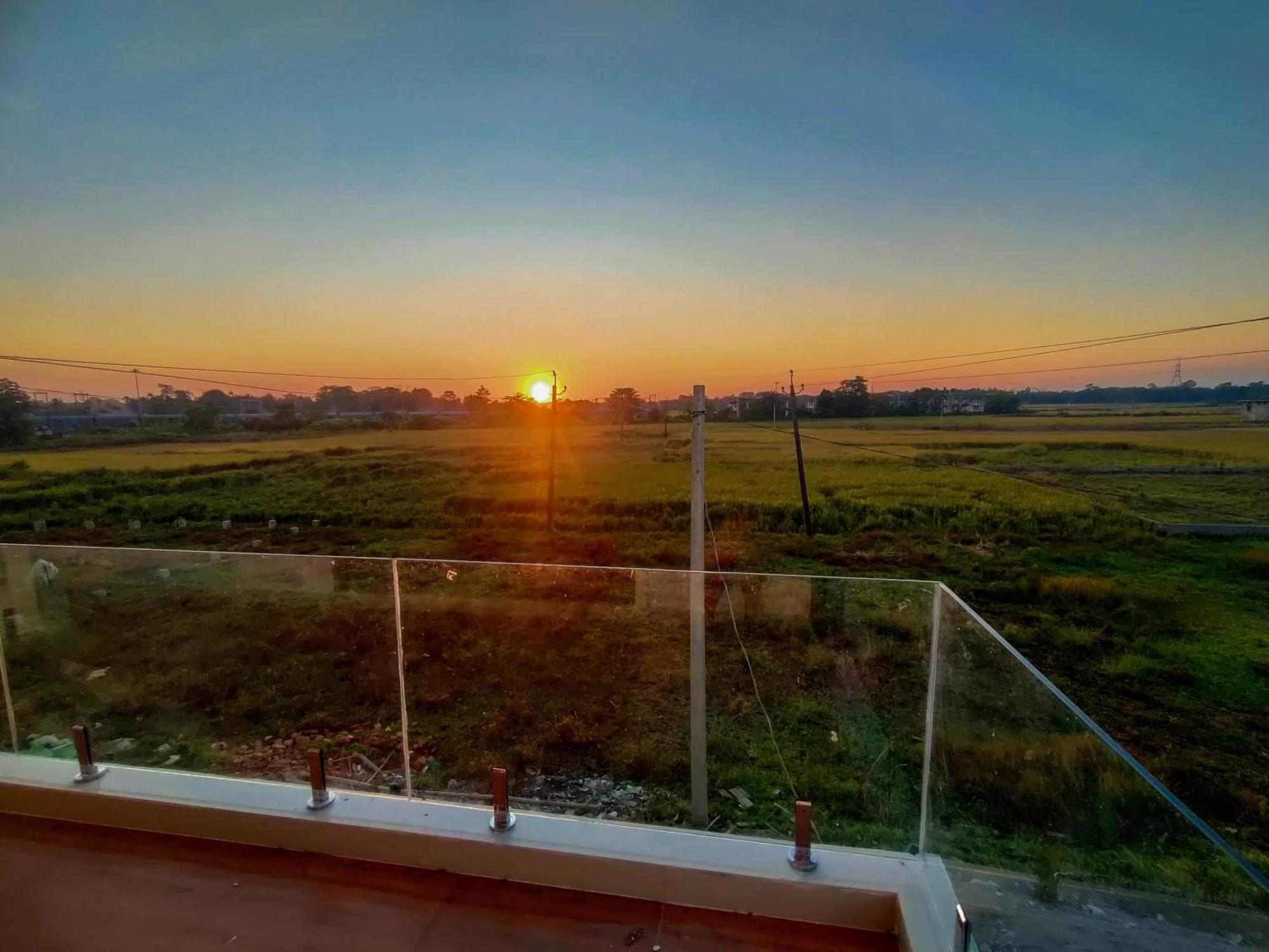 Saya's Abode - Railview Apartment