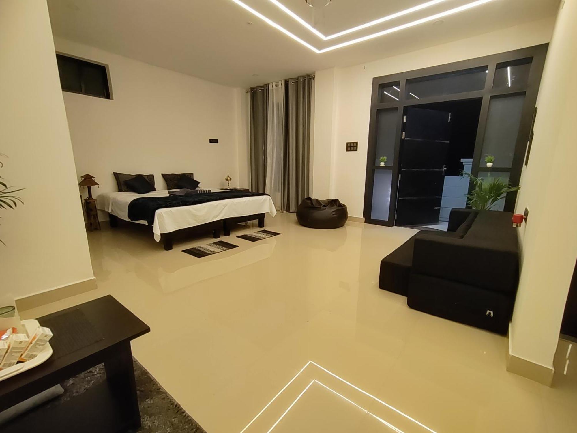 Saya's Abode - Railview