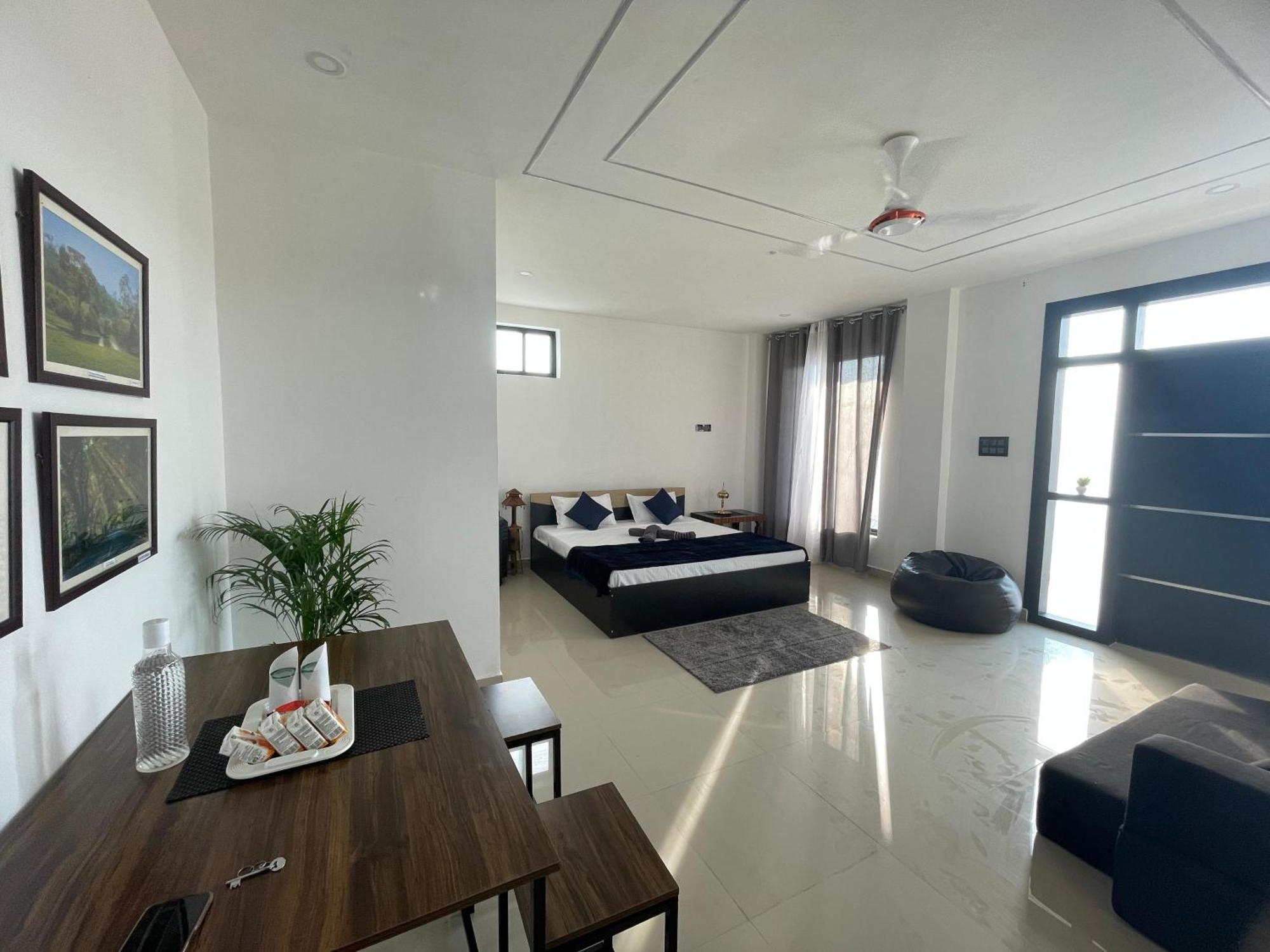 Saya's Abode - Railview Apartment