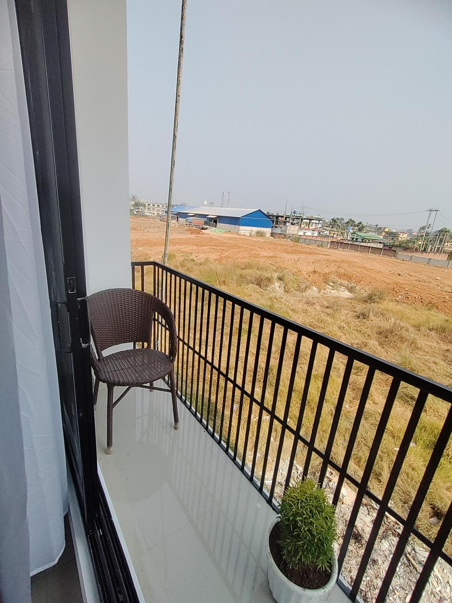 Saya's Abode - Railview