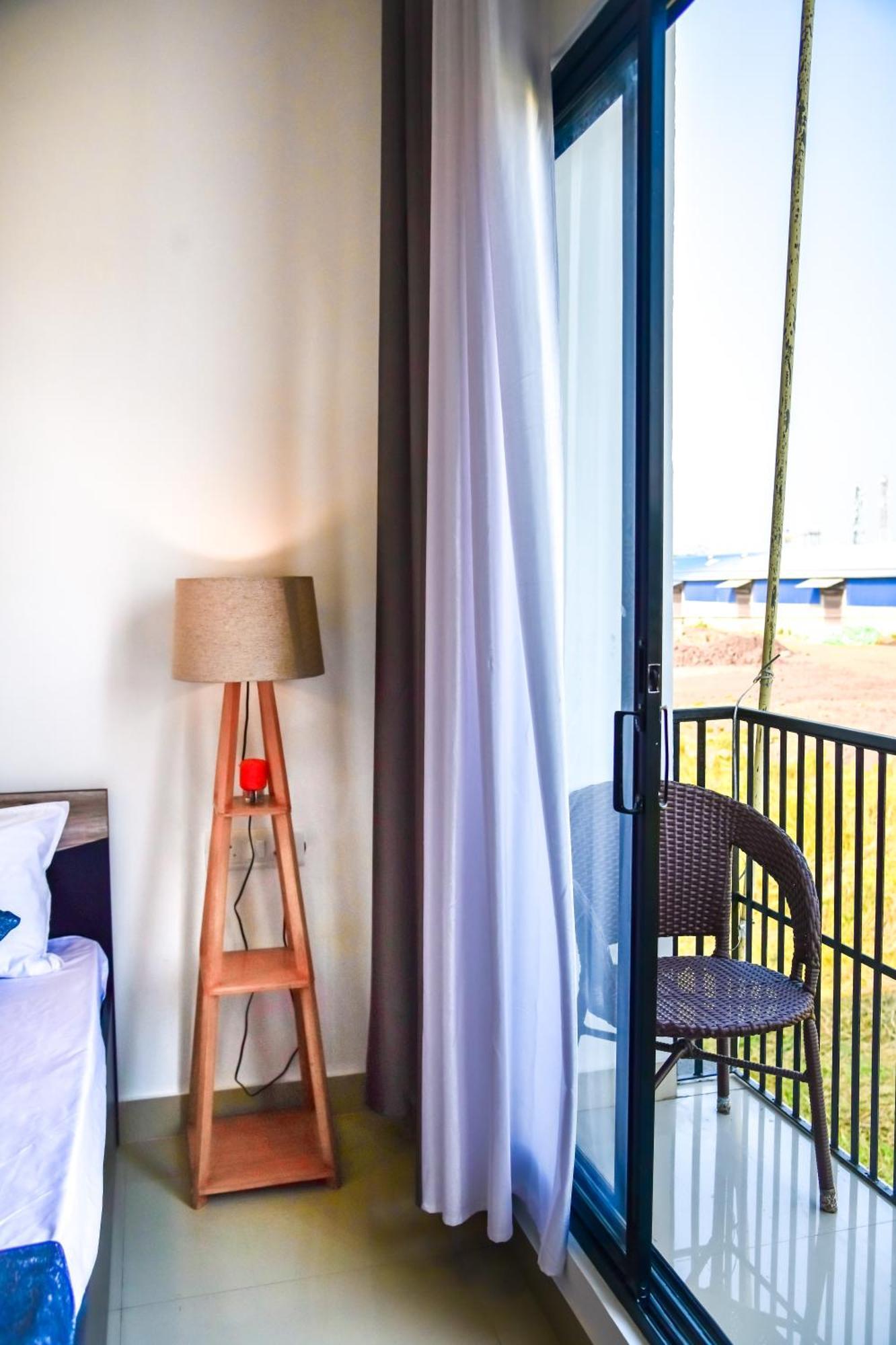 Saya's Abode - Railview Apartment