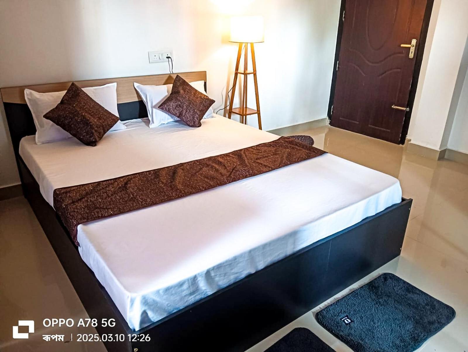 Saya's Abode - Railview Apartment *