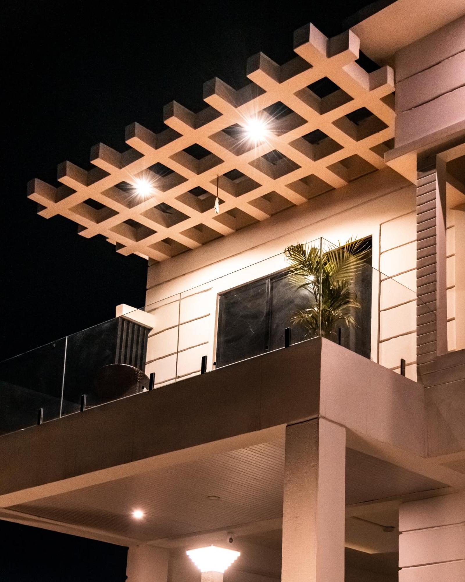 Saya's Abode - Railview Apartment