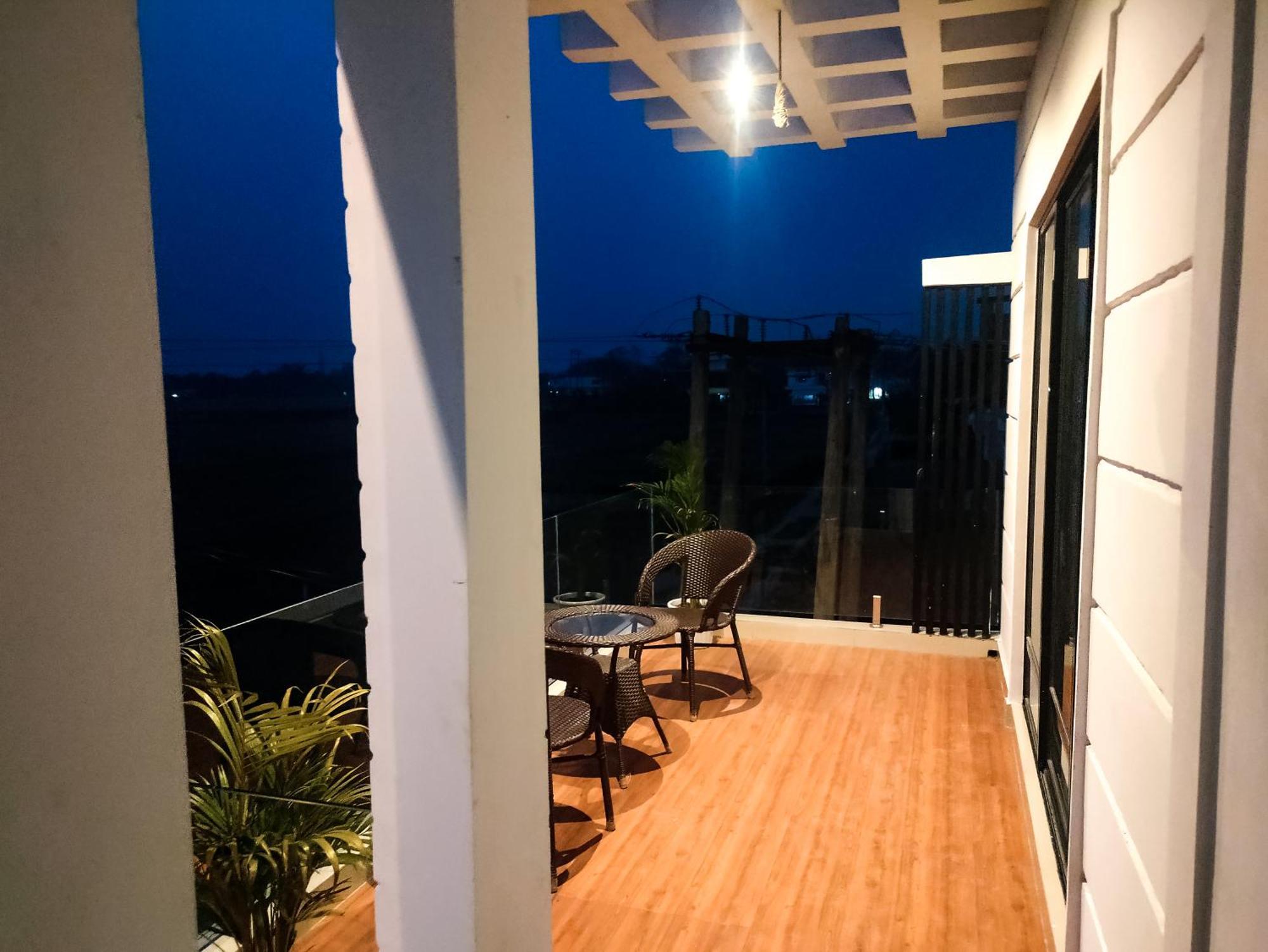 Saya's Abode - Railview Apartment *