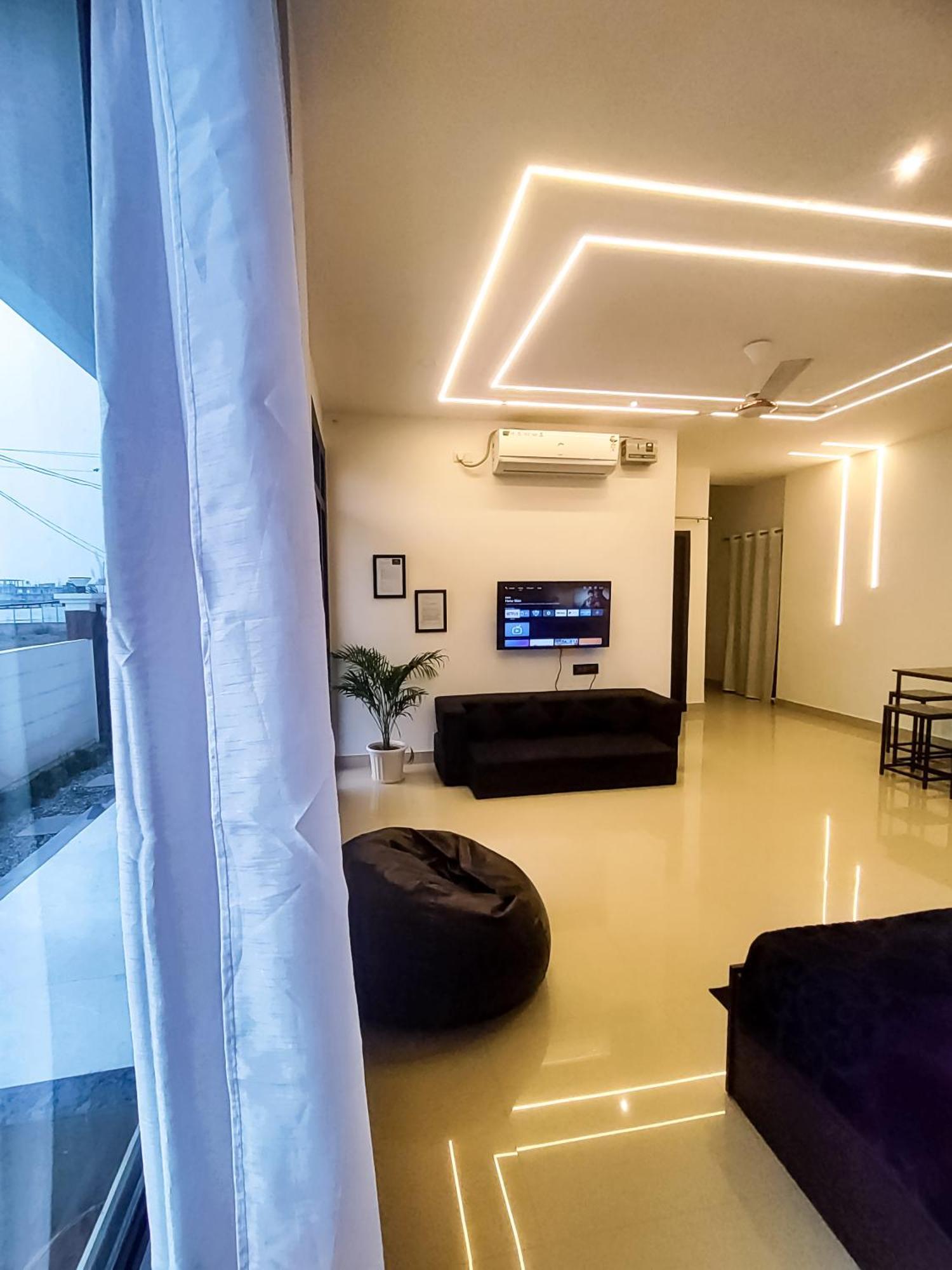 Saya's Abode - Railview Apartment *